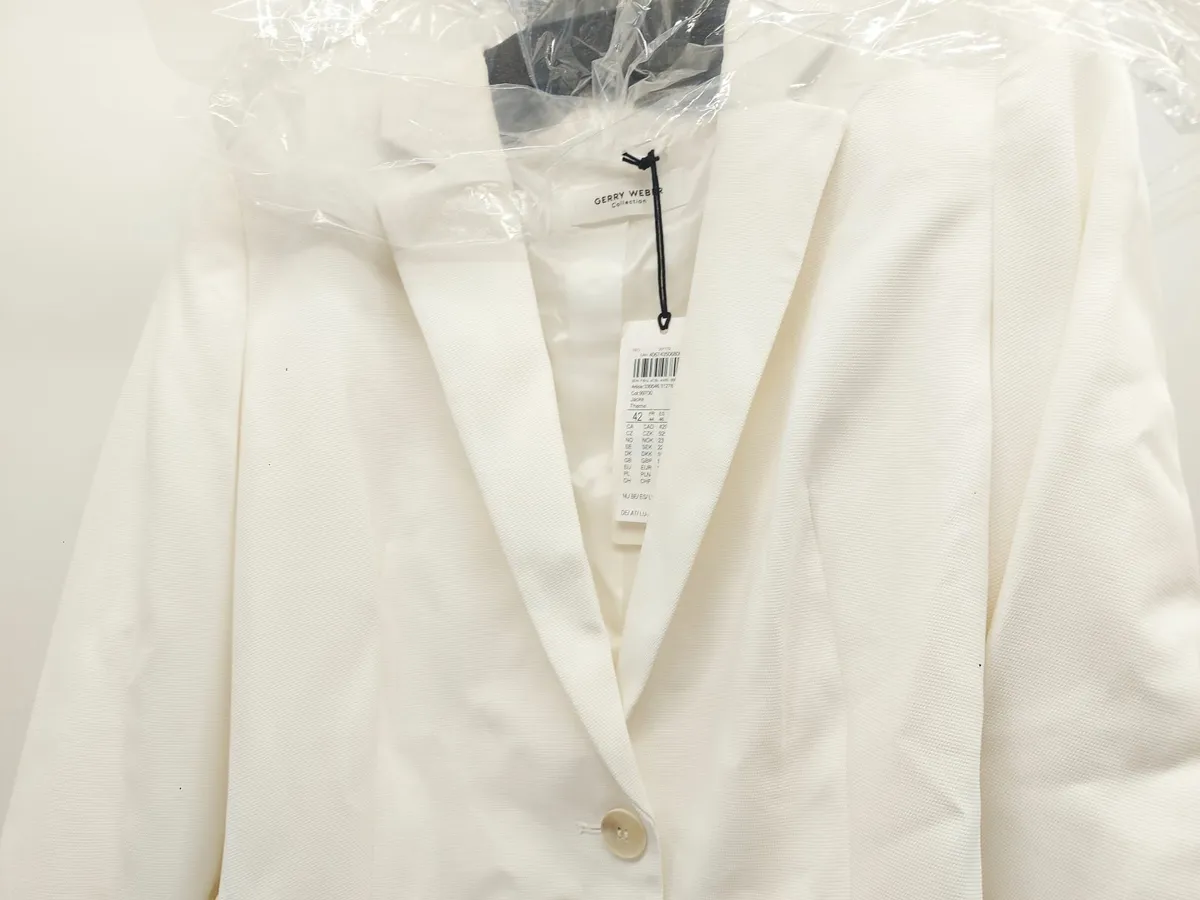 Online Auction Of A White Blazer & More! - Image 3