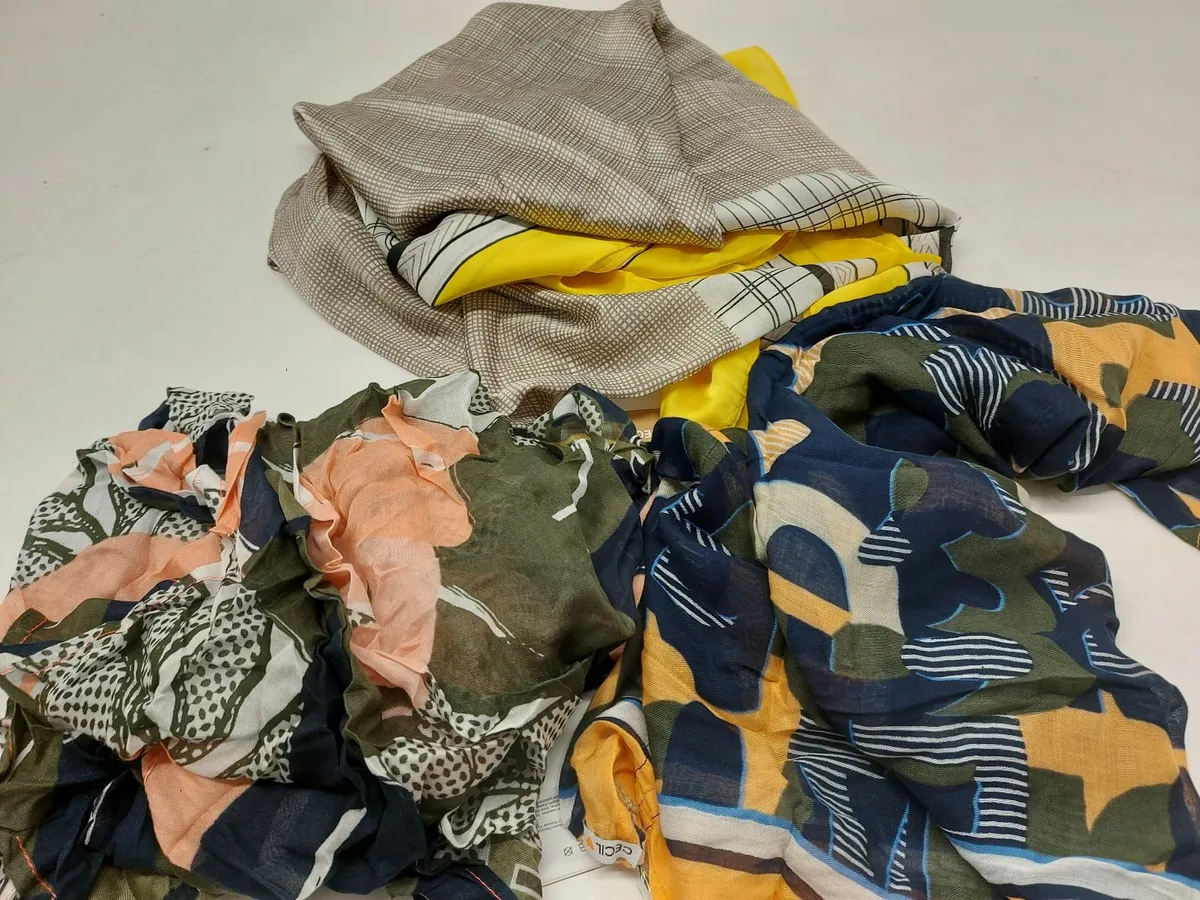 Online Auction Of A Selection Of Scarves & More! - Image 3