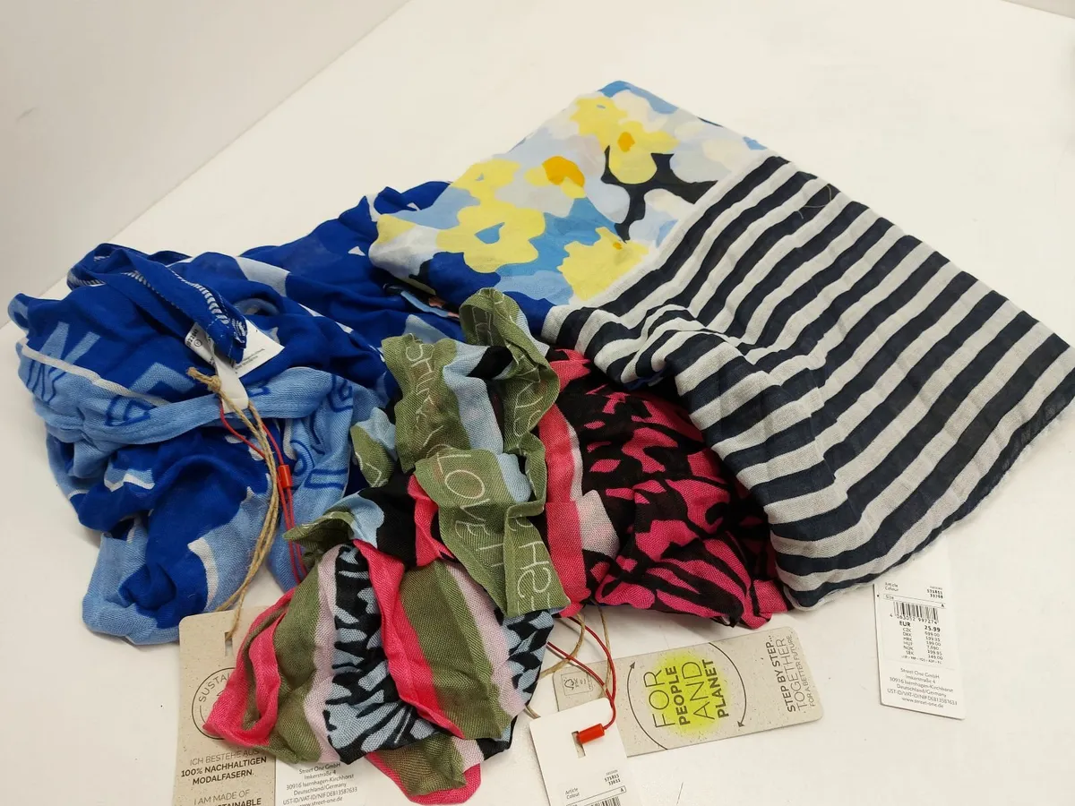 Online Auction Of A Selection Of Scarves & More! - Image 4