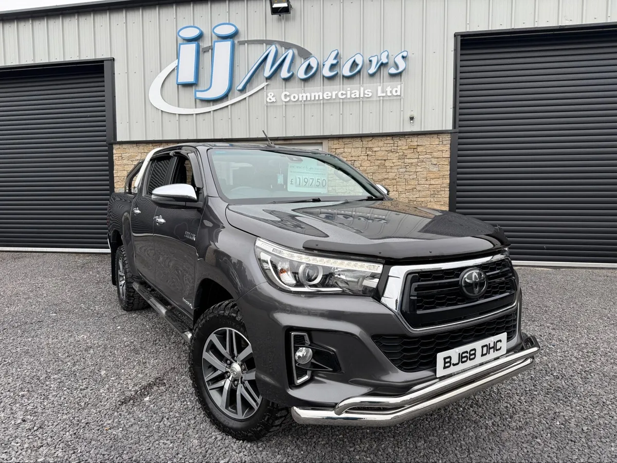 18 TOYOTA HILUX 2,4D4D INVINCIBLE X AUTO 68K - Image 1