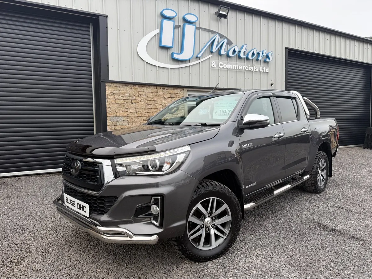 18 TOYOTA HILUX 2,4D4D INVINCIBLE X AUTO 68K - Image 2