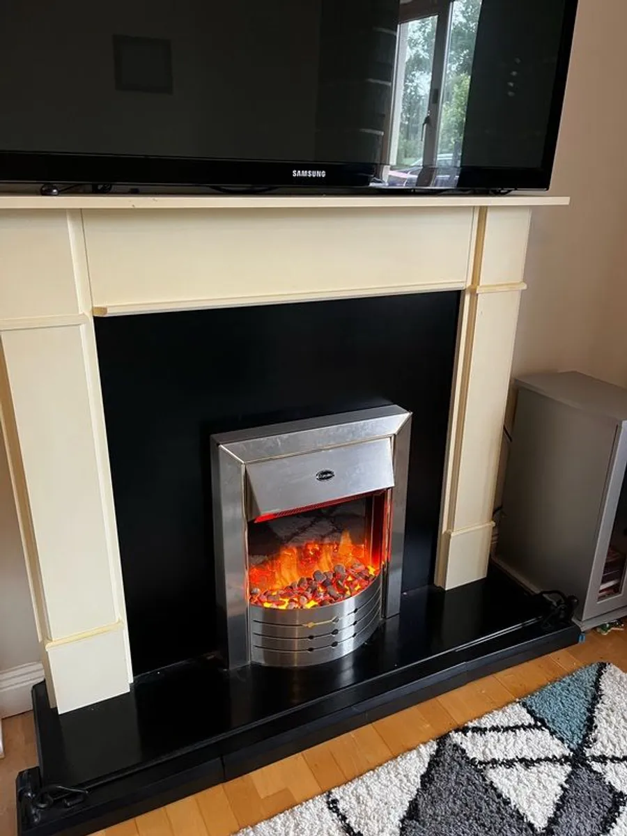 Dimplex electric fire and surround - Image 1