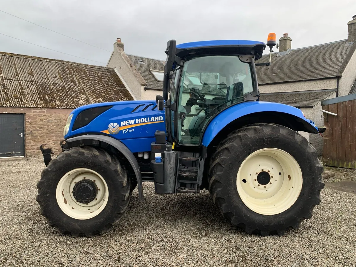 New Holland T7.210 (2018) - Image 2