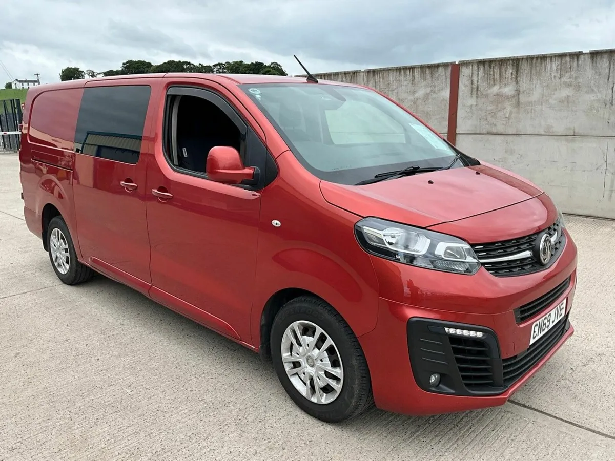 VAUXHALL VIVARO 3100 SPORTIVE CREW VAN - Image 1