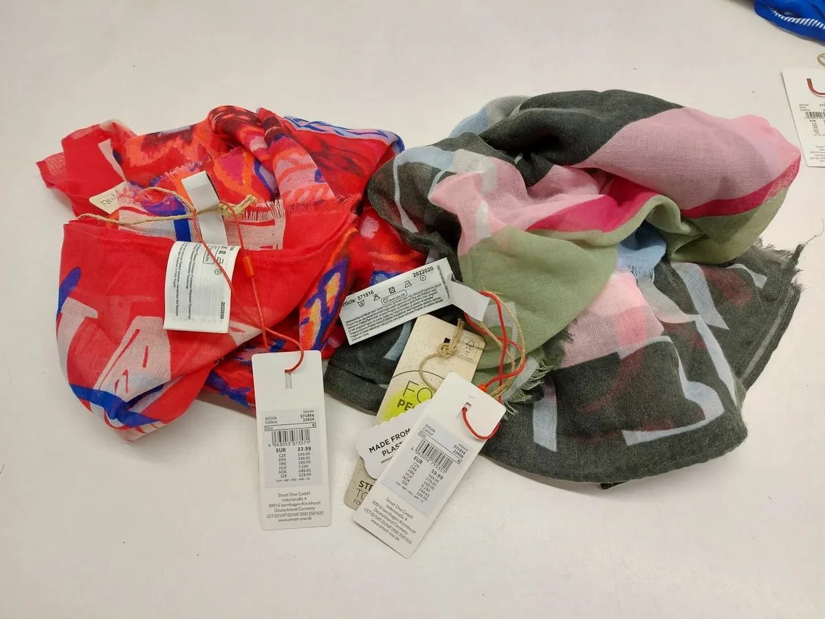 Online Auction Of A Selection Of Scarves & More! - Image 2