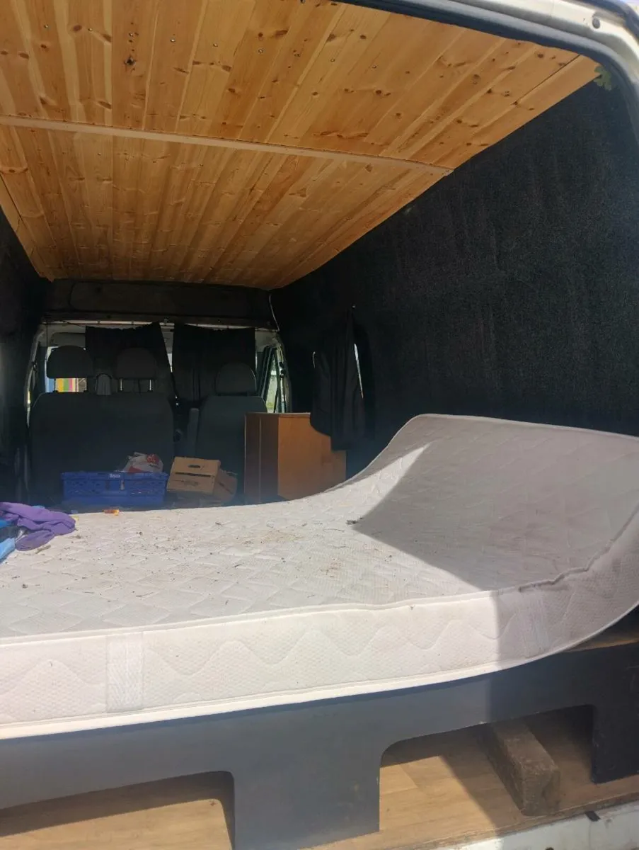 Van - Image 4