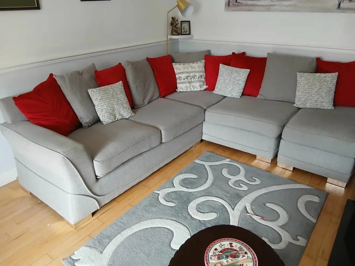 couch - Image 2