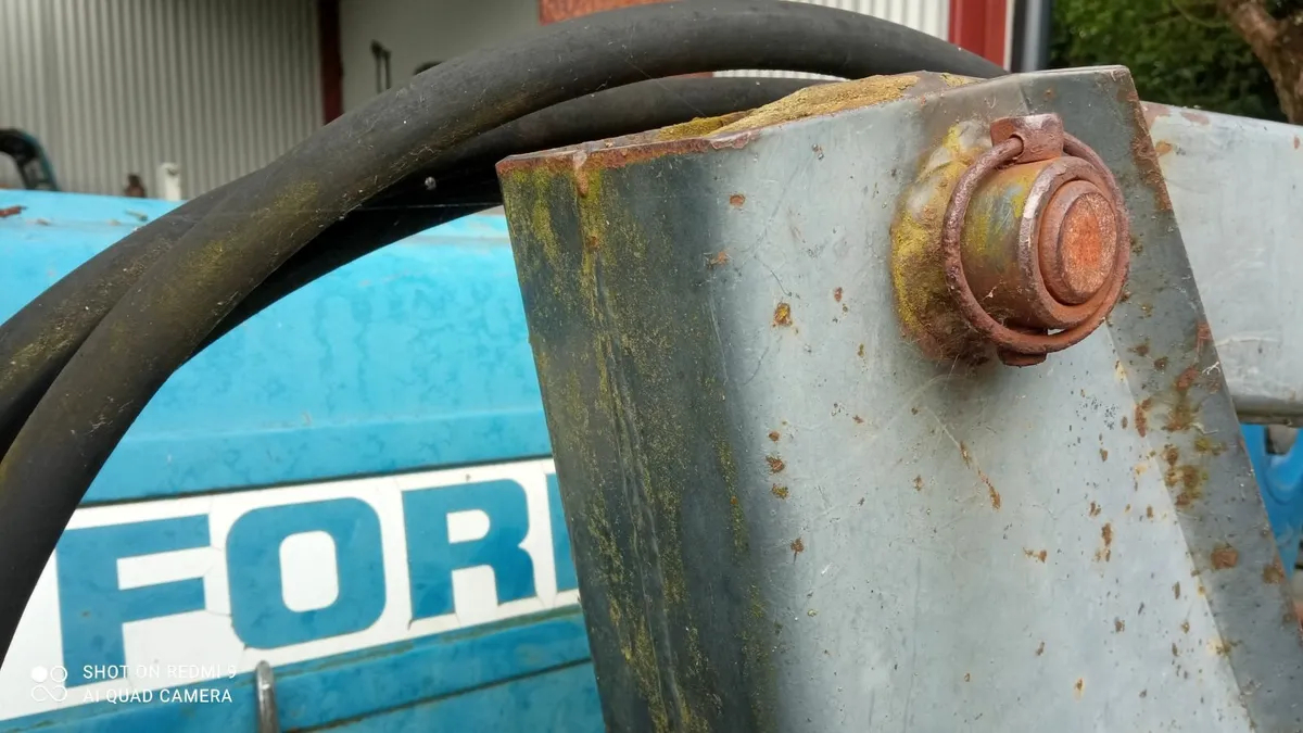 Ford veto front loader - Image 4