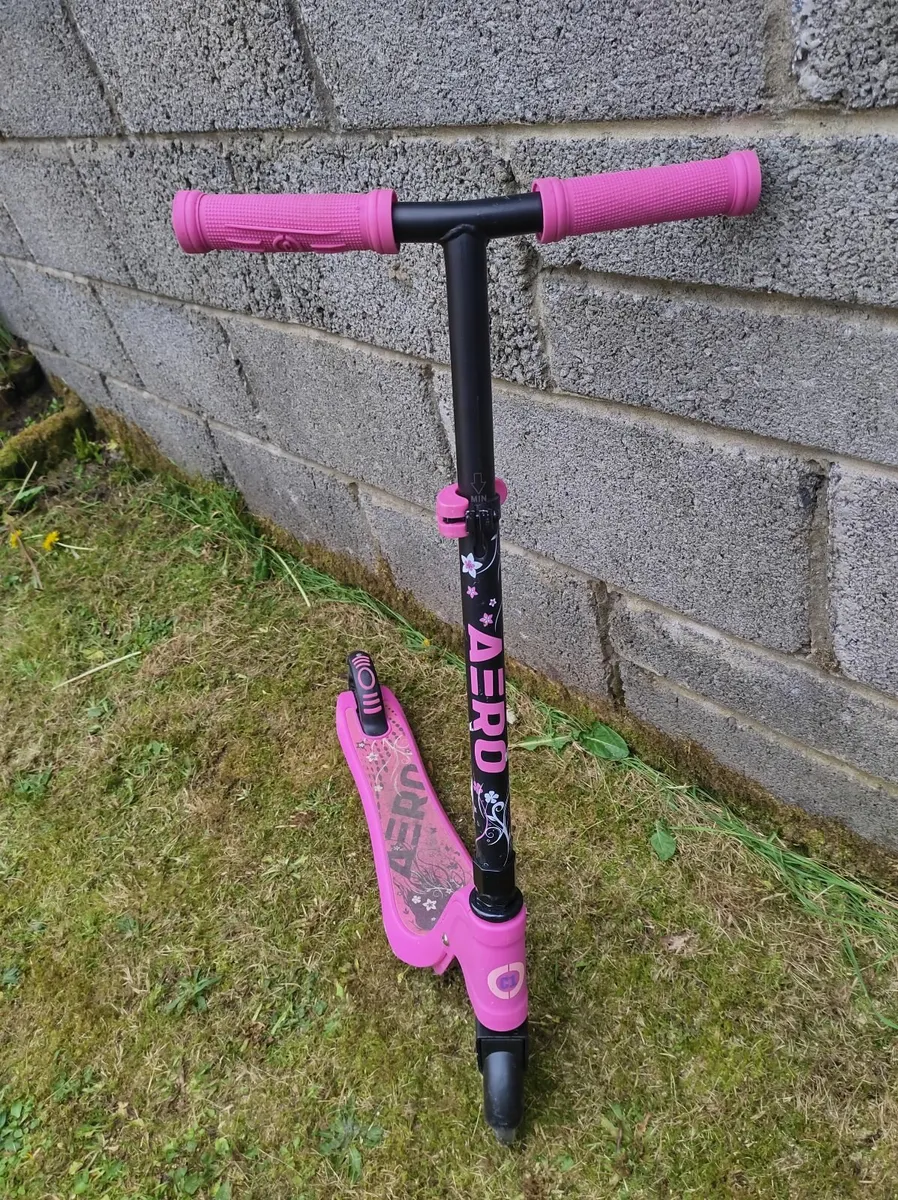 Scooter with led wheels pink Aero C1 - Image 1