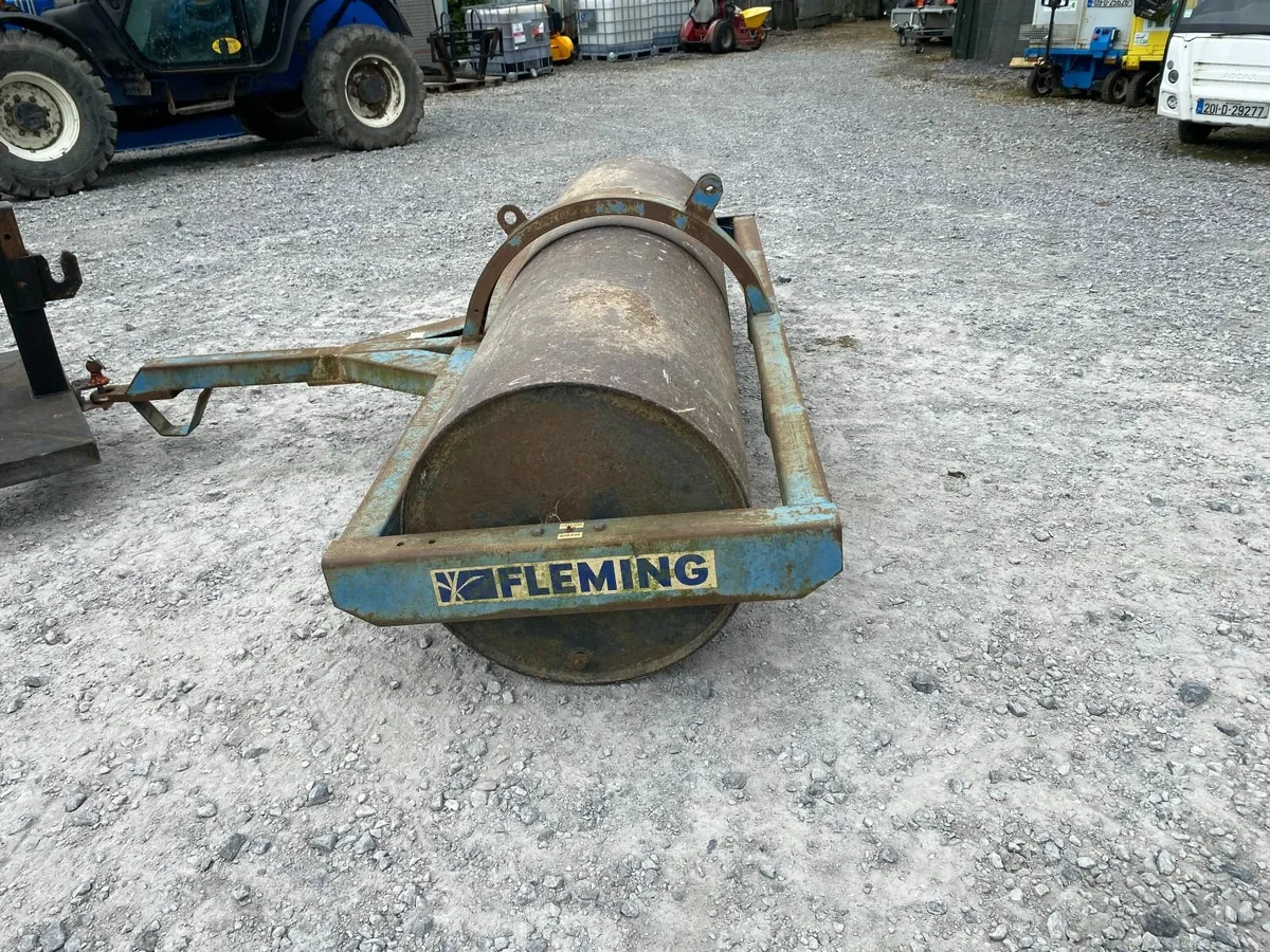Used Fleming 8ft roller - Image 3