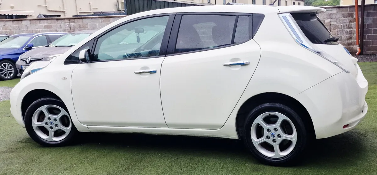 Nissan Leaf ACCENTA LOW KM REV CAMERA SAT NAV - Image 3