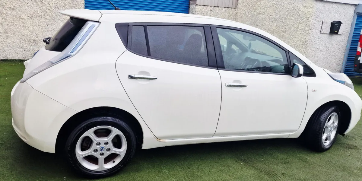Nissan Leaf ACCENTA LOW KM REV CAMERA SAT NAV - Image 4