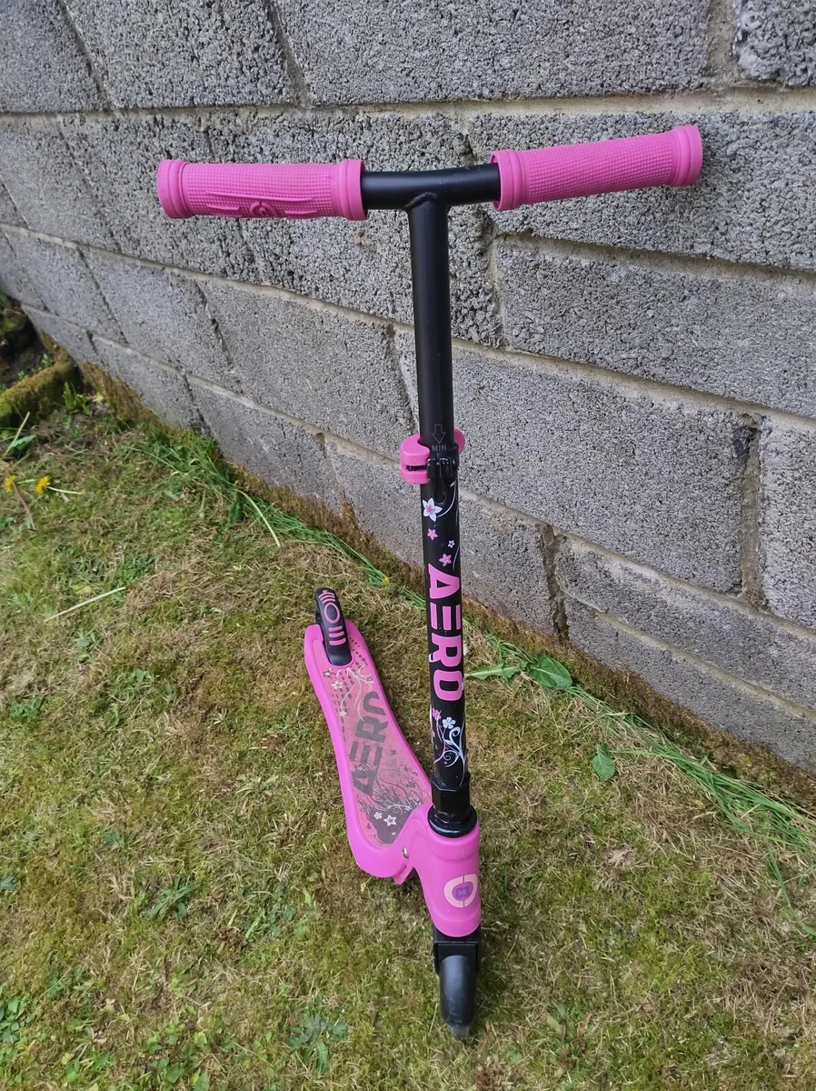 Scooter with led wheels pink Aero C1 - Image 4