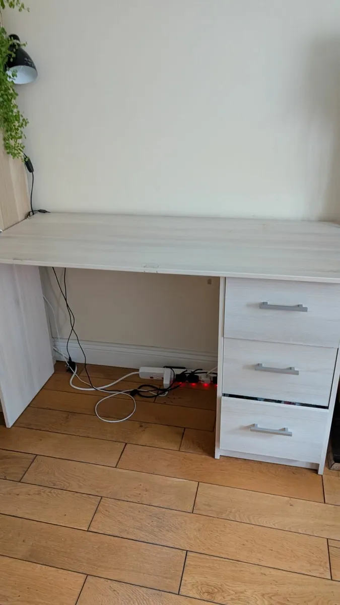 Desk - Image 2