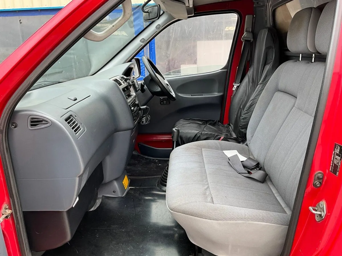 TOYOTA HIACE 280 2.5 D-4D 95HP - Image 4