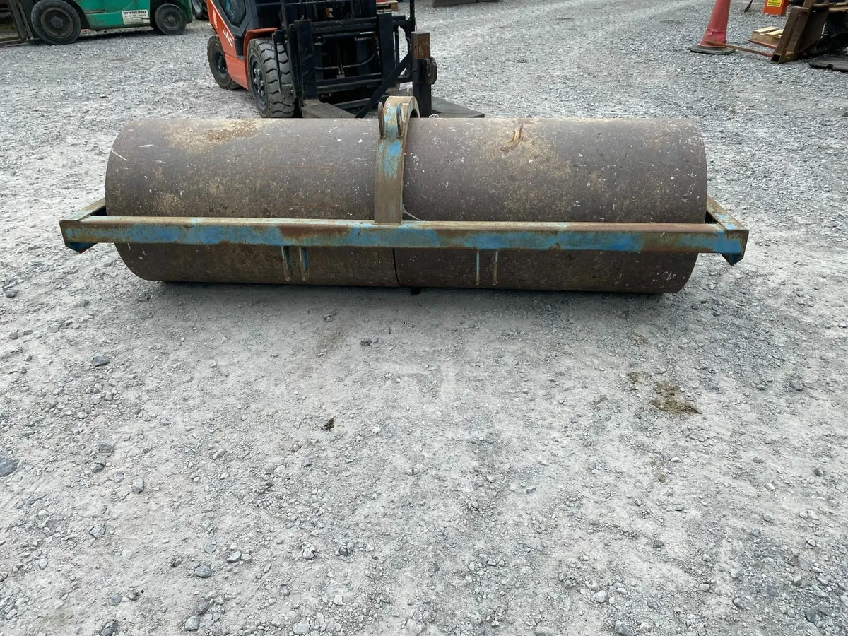 Used Fleming 8ft roller - Image 2