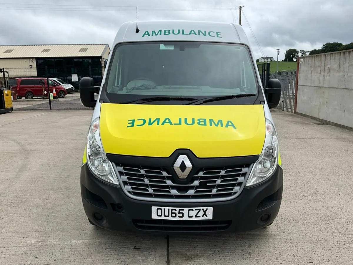 RENAULT MASTER LM35 2.3 DCI 125PS AMBULANCE - Image 3