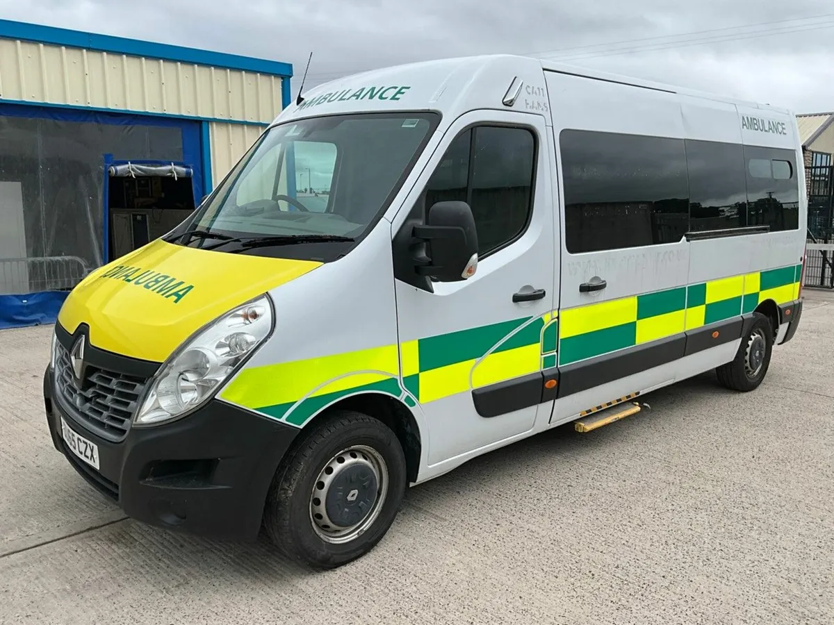 RENAULT MASTER LM35 2.3 DCI 125PS AMBULANCE - Image 4