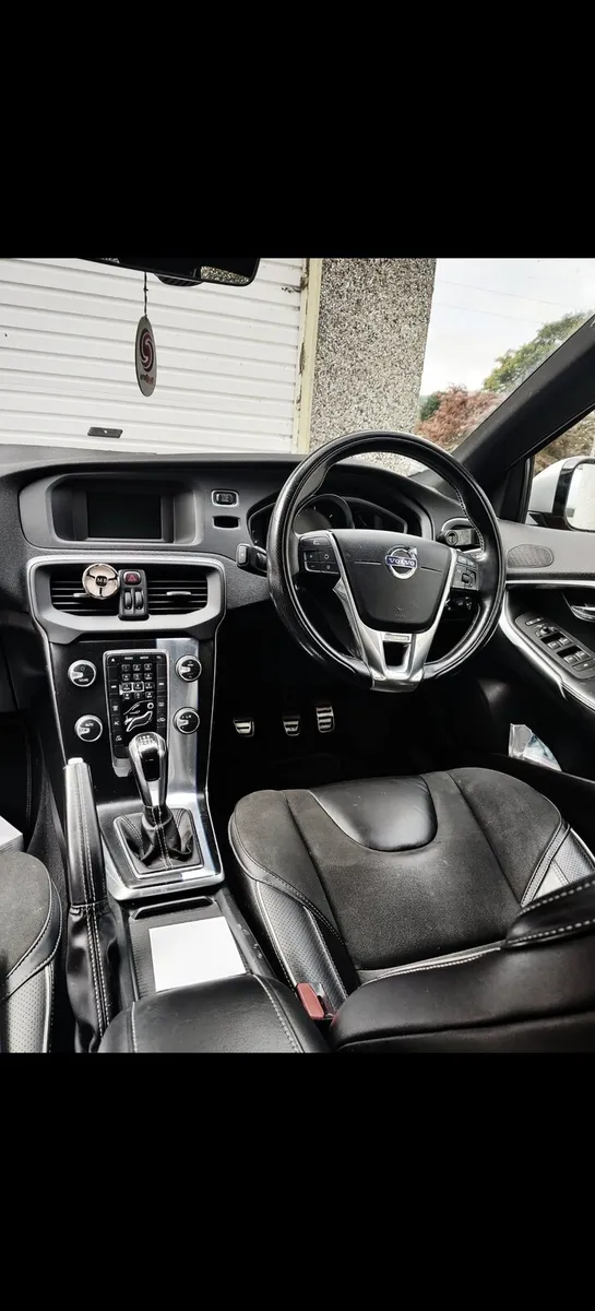Volvo V40 D4 R-Design - Image 1