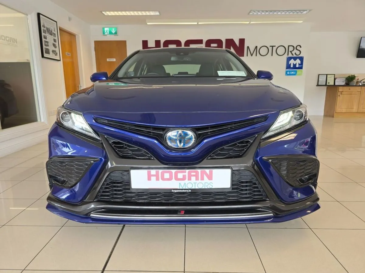 Toyota Camry Hybrid Luxury Automatic Best Spec - Image 2