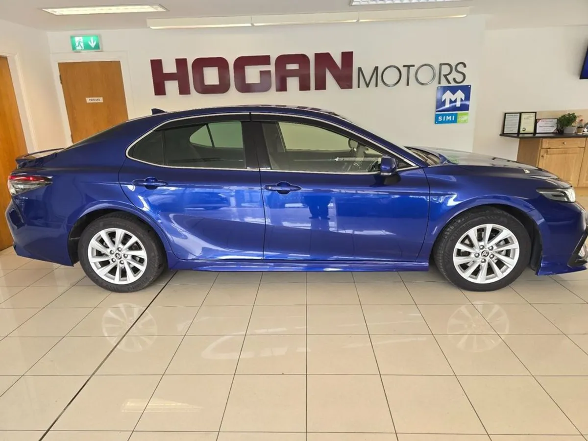 Toyota Camry Hybrid Luxury Automatic Best Spec - Image 3