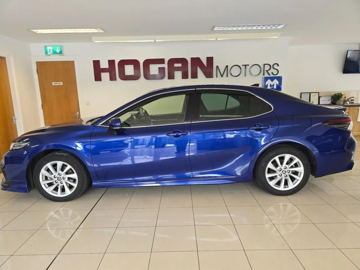 Toyota Camry Hybrid Luxury Automatic Best Spec - Image 4