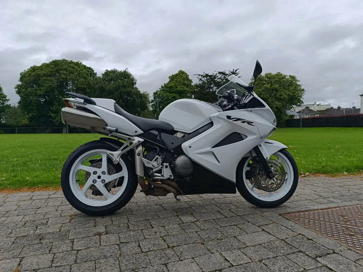 Honda VFR 800 VTEC 2006 - Image 2