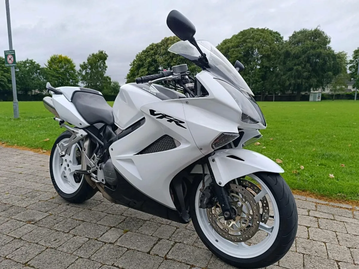 Honda VFR 800 VTEC 2006 - Image 1