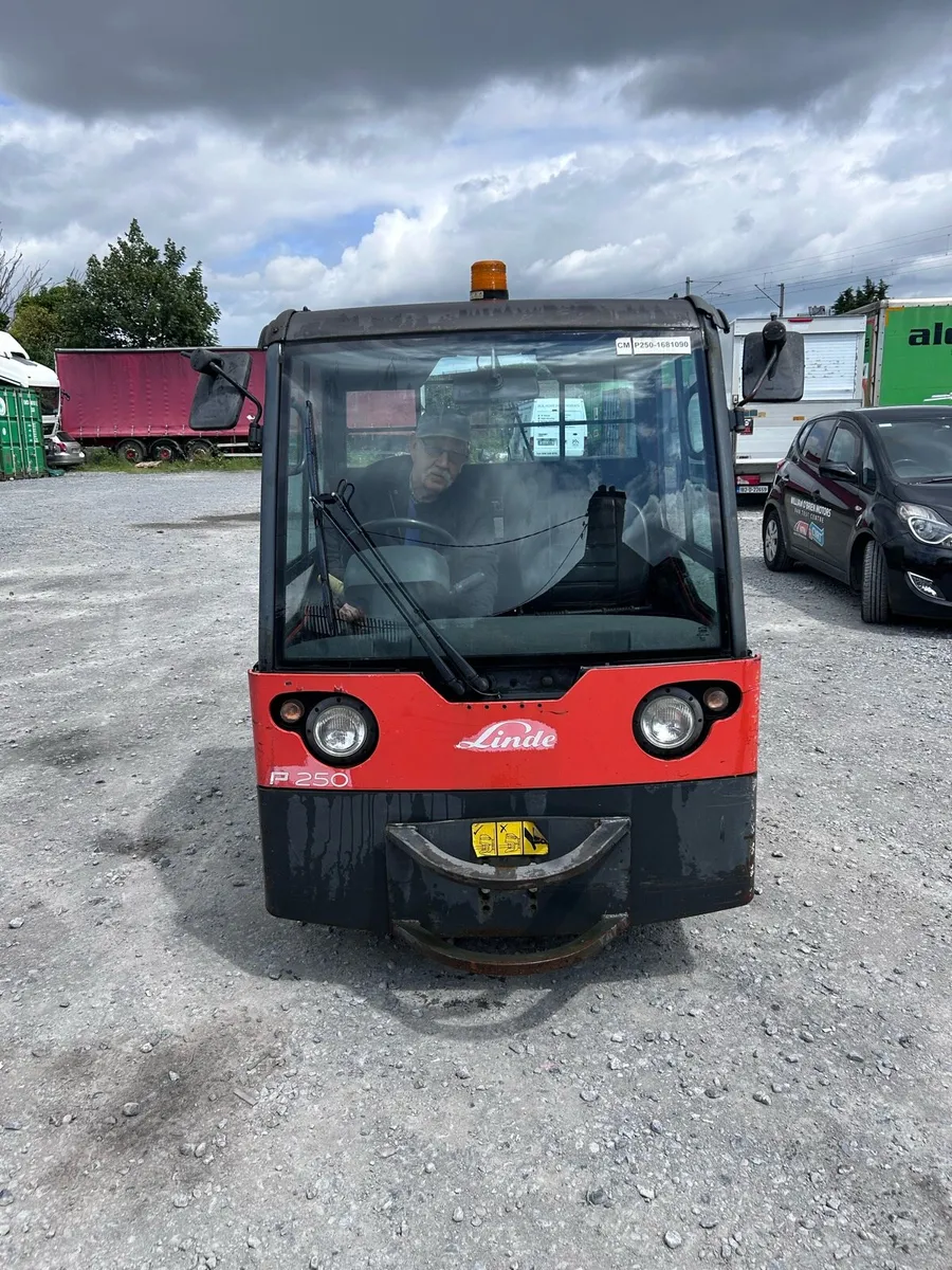 Linde p250 electric tug - Image 1