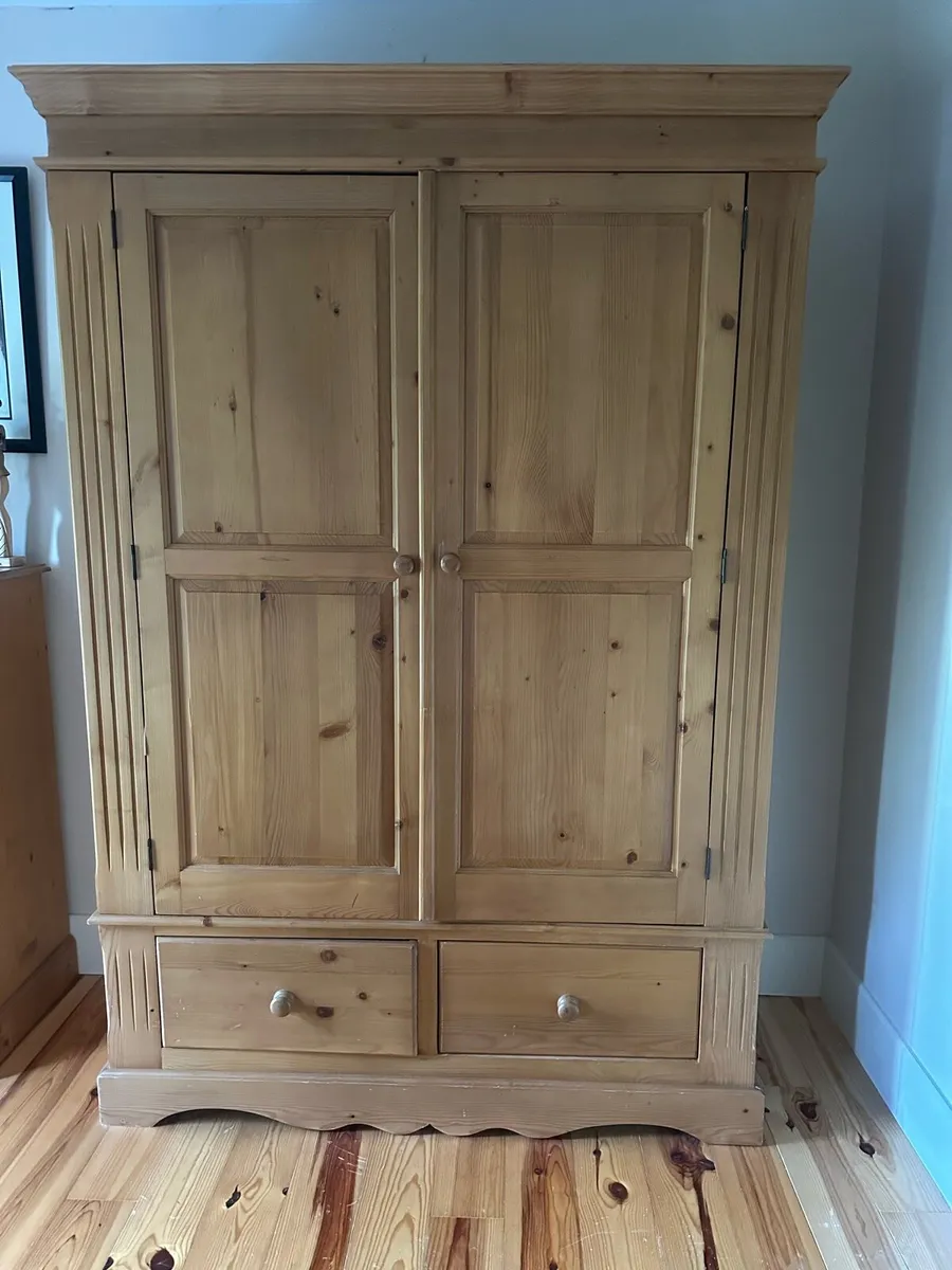 Solid wood wardrobe - Image 1