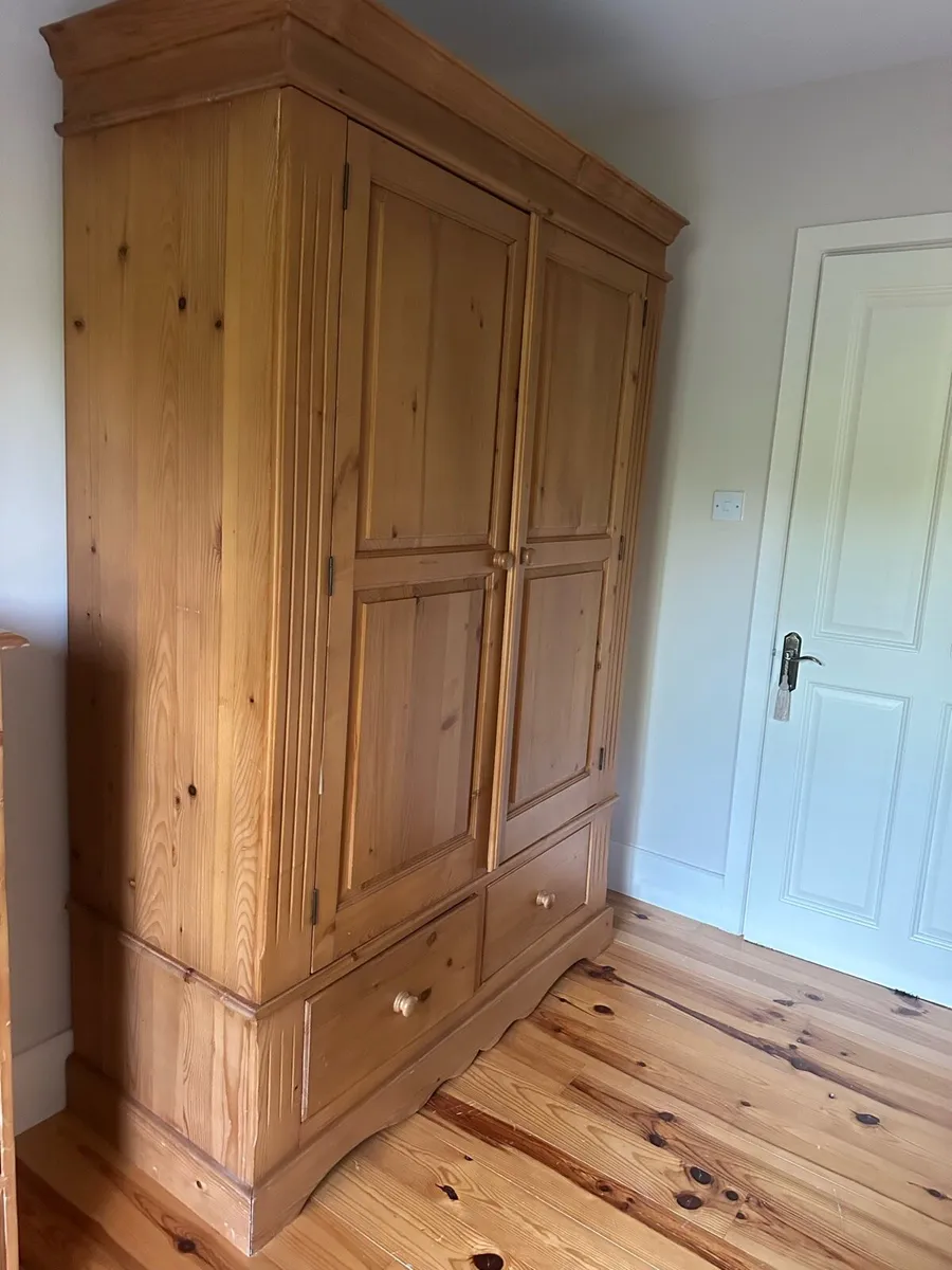 Solid wood wardrobe - Image 2