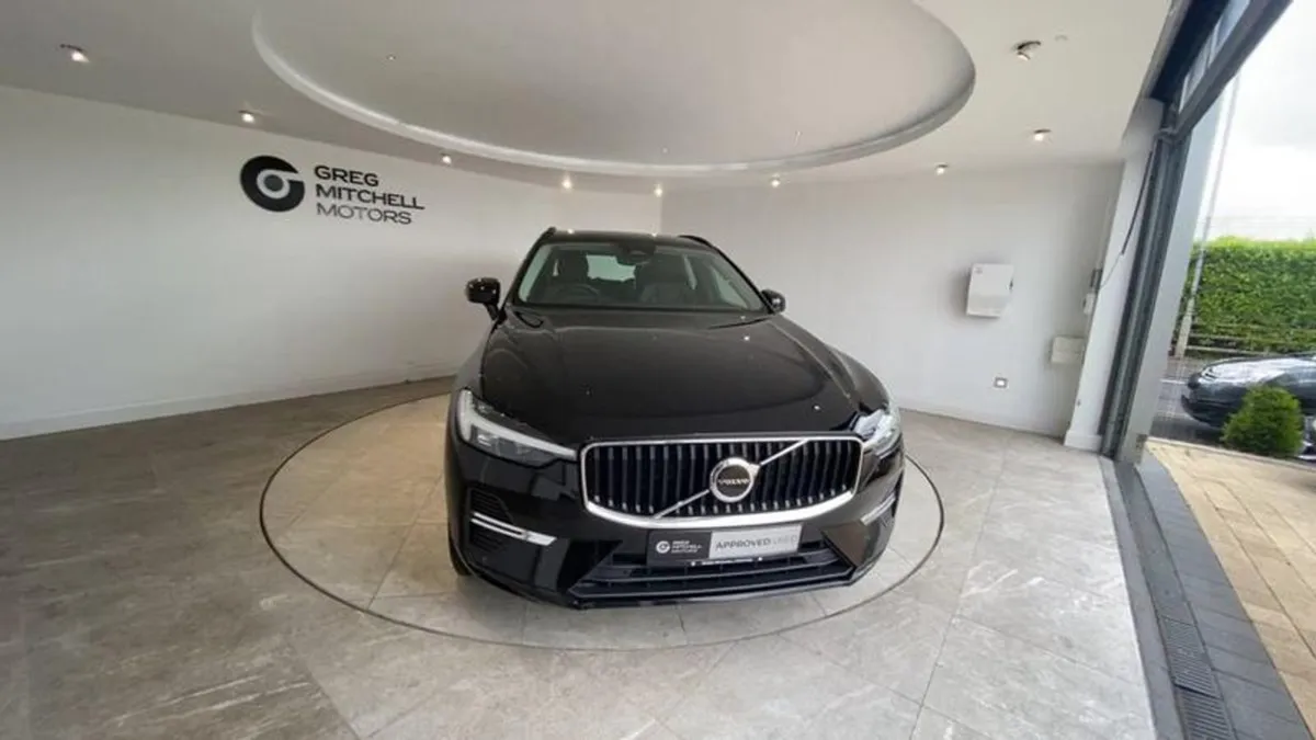 Volvo XC60 2.0 B4D Momentum 5dr AWD Geartronic - Image 2