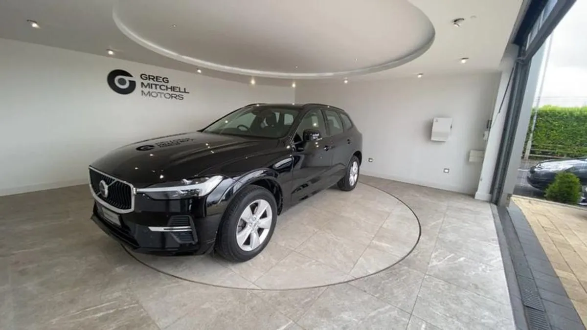 Volvo XC60 2.0 B4D Momentum 5dr AWD Geartronic - Image 3