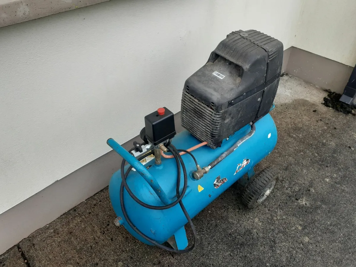 MAKITA AC1350 110V COMPRESSOR - Image 4
