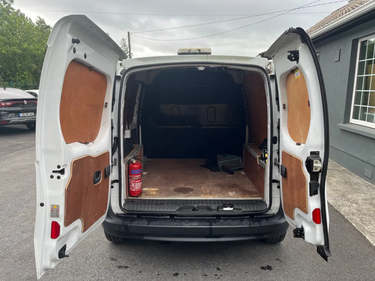 Renault Kangoo ZE 33 Electric (1 Owner) - Image 4