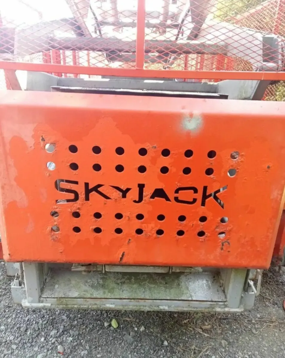 Skyjack hoist - Image 4