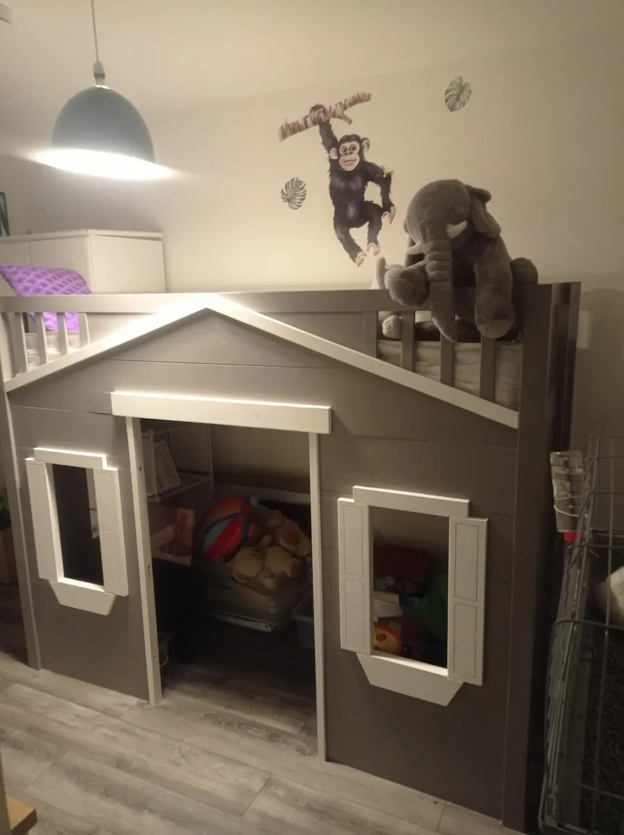 Kids playhouse bed - Image 1
