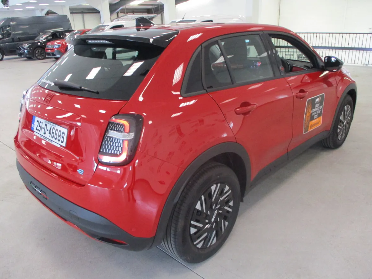 FIAT 600 E RED EDITION 2025 PRE REG - Image 4