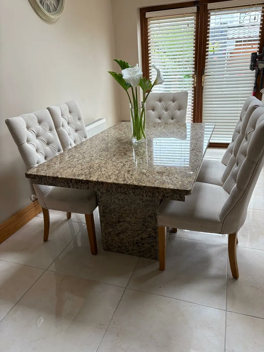 Kitchen table and chairs - Image 2