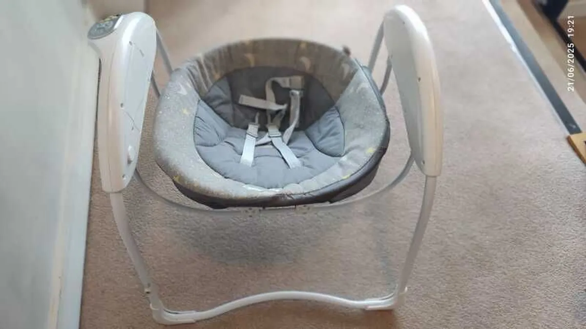 Graco Baby Swing - Image 2