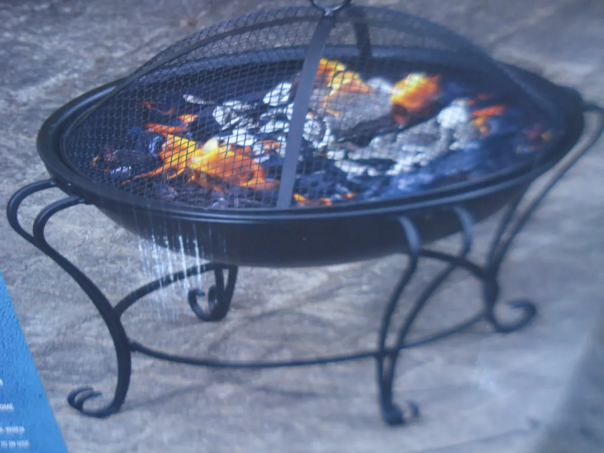 OUTDOOR GARDEN PATIO ROUND FIREPIT. - Image 2
