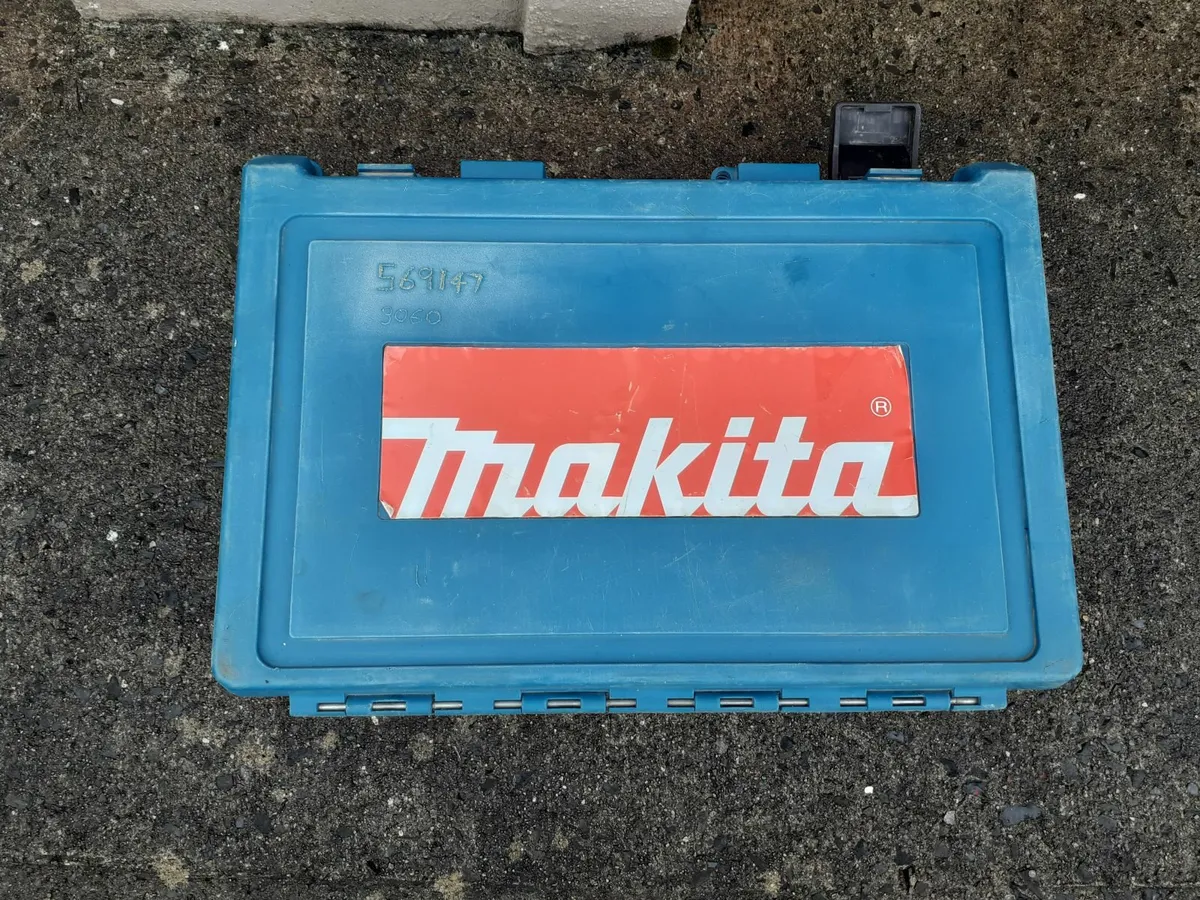 MAKITA 8406 DRILL 110V - Image 2