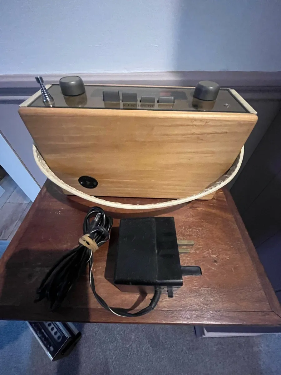 Vintage Robert’s Radio - Image 4