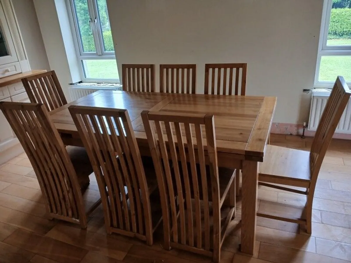 Solid oak dining table and 8 chairs. Very good condition - Image 3