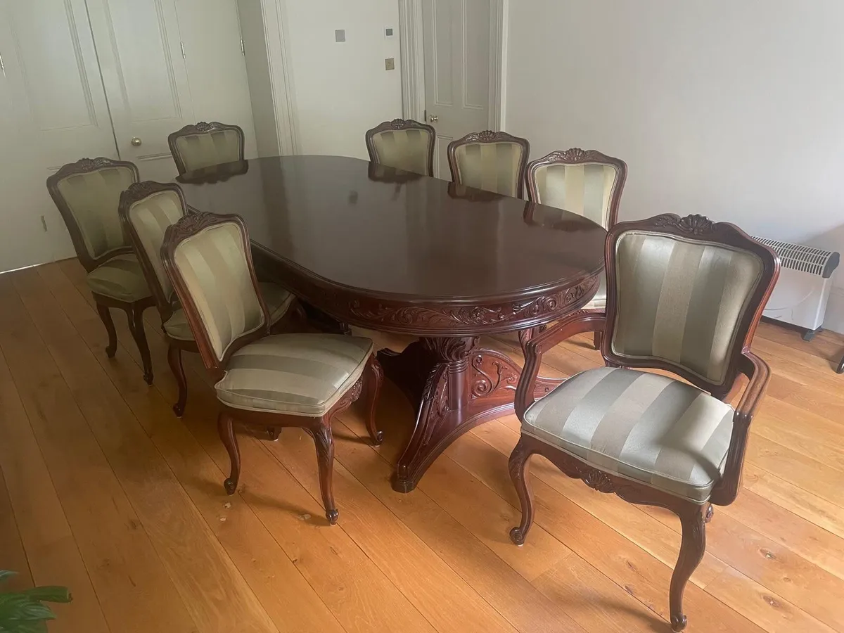 Dining table and chairs - Image 1
