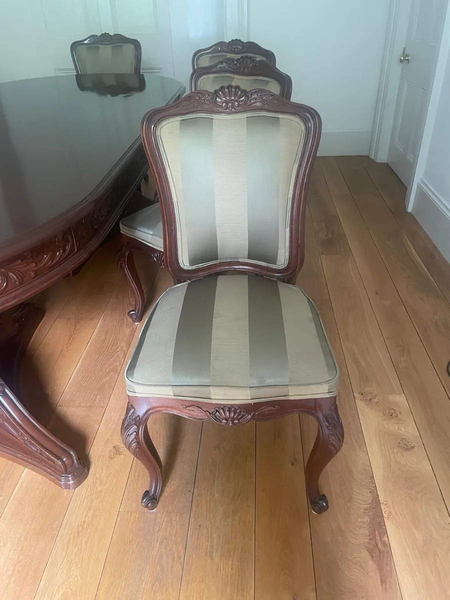 Dining table and chairs - Image 3