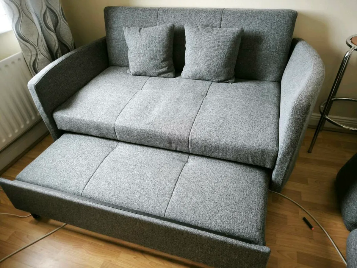 2 seater couch - Image 1