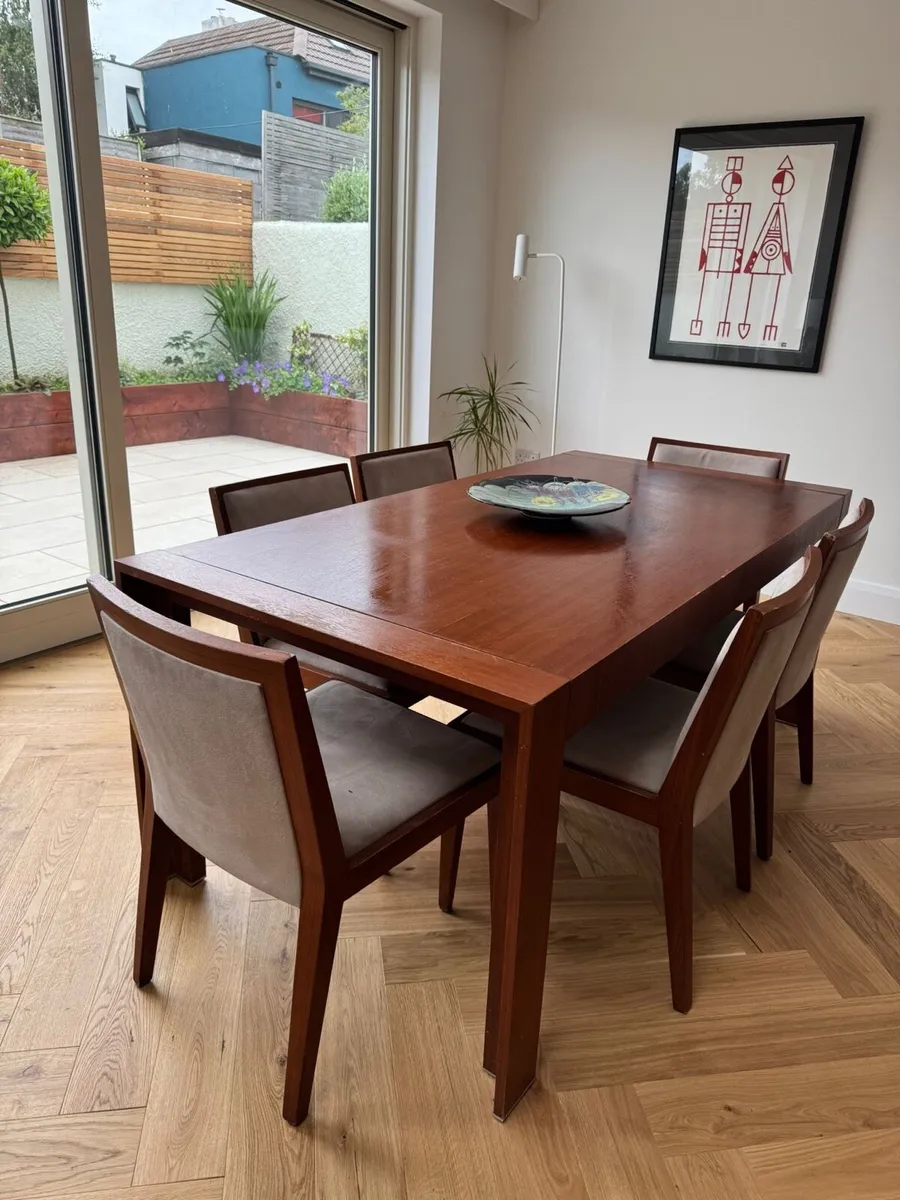 Extendable dining table and 8 chairs - Image 2