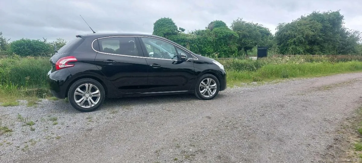 Peugeot 208 - Image 3