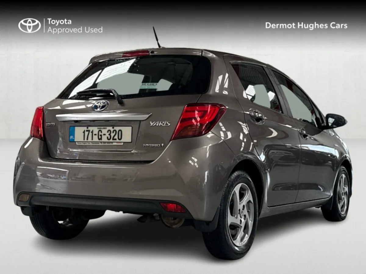 Toyota Yaris YARIS HYBRID LUXURY MC - Image 2